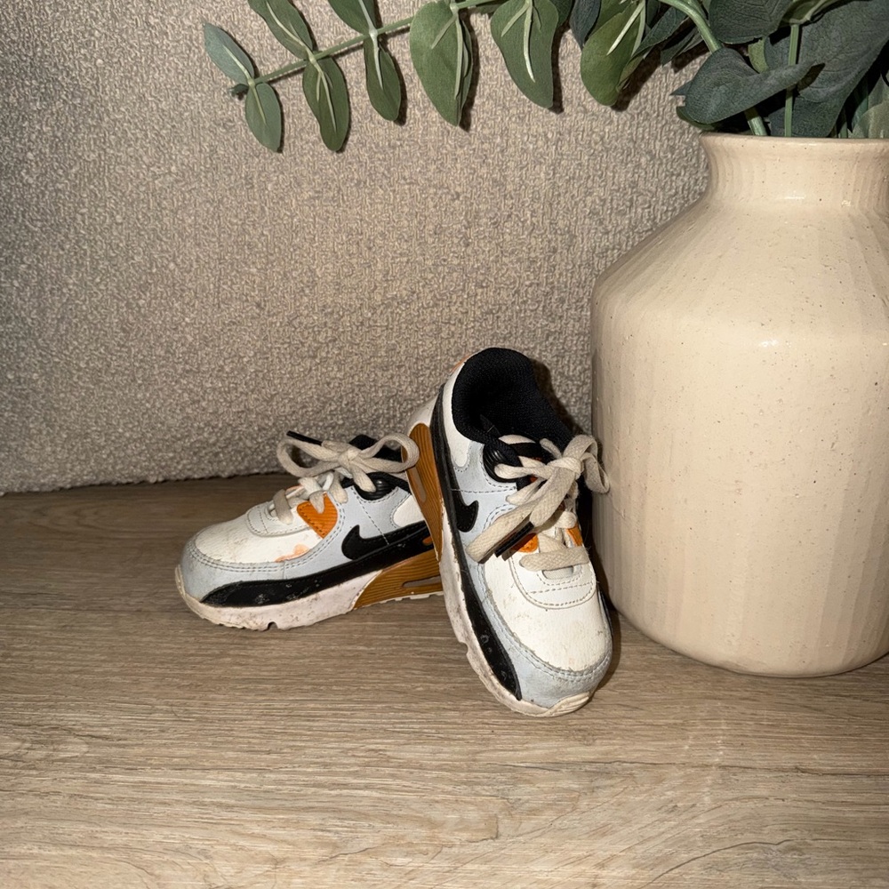 Nike Kids' Sneakers in White and Orange